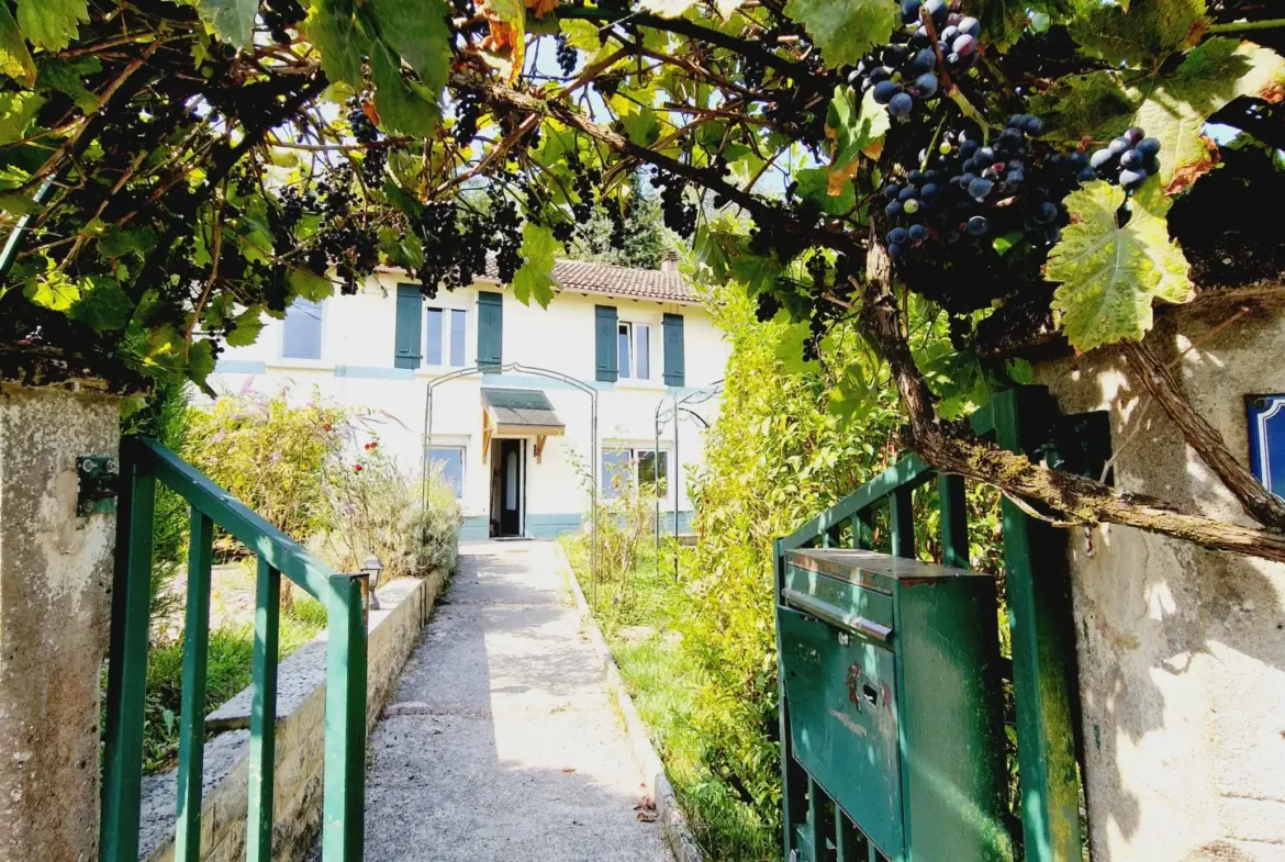 Maison à rénover avec vue panoramique à Jussey 