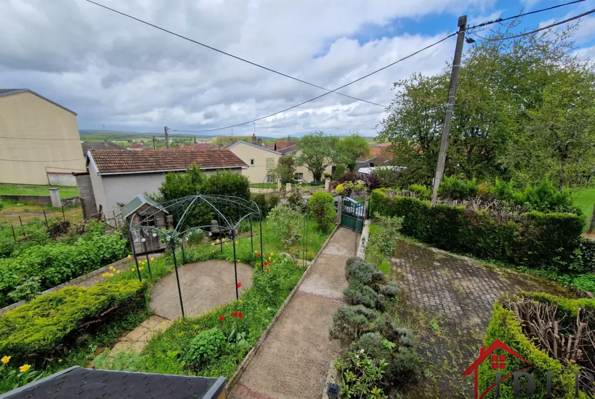 Maison à rénover avec vue panoramique à Jussey 