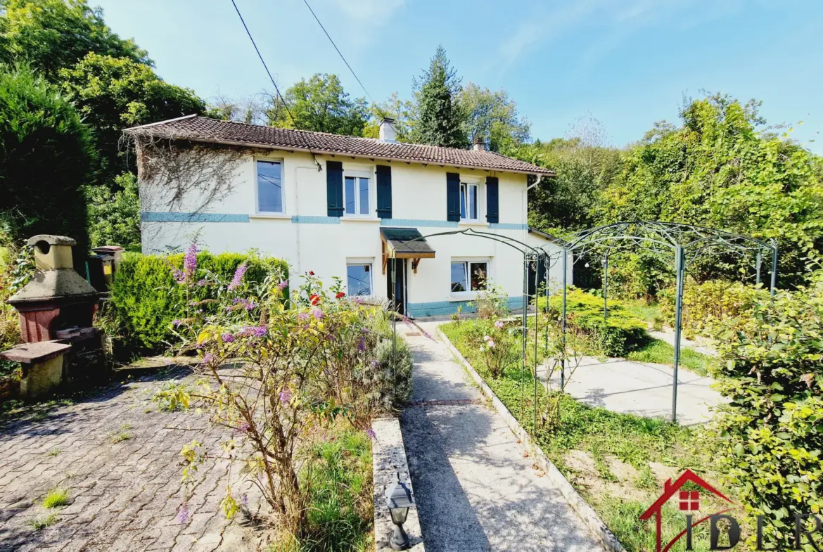 Maison à rénover avec vue panoramique à Jussey 