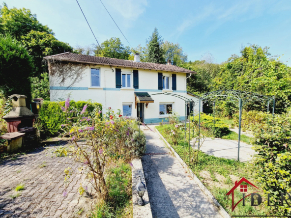 Maison à rénover avec vue panoramique à Jussey