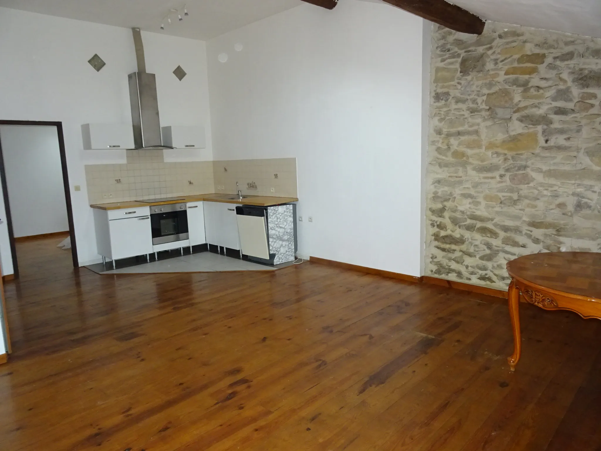 Immeuble avec 3 appartements à Pepieux, Minervois 