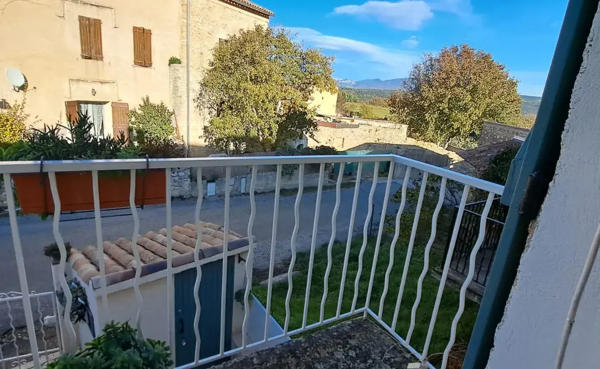 Maison rénovée avec terrasse et balcon à Saint Laurent du Verdon 