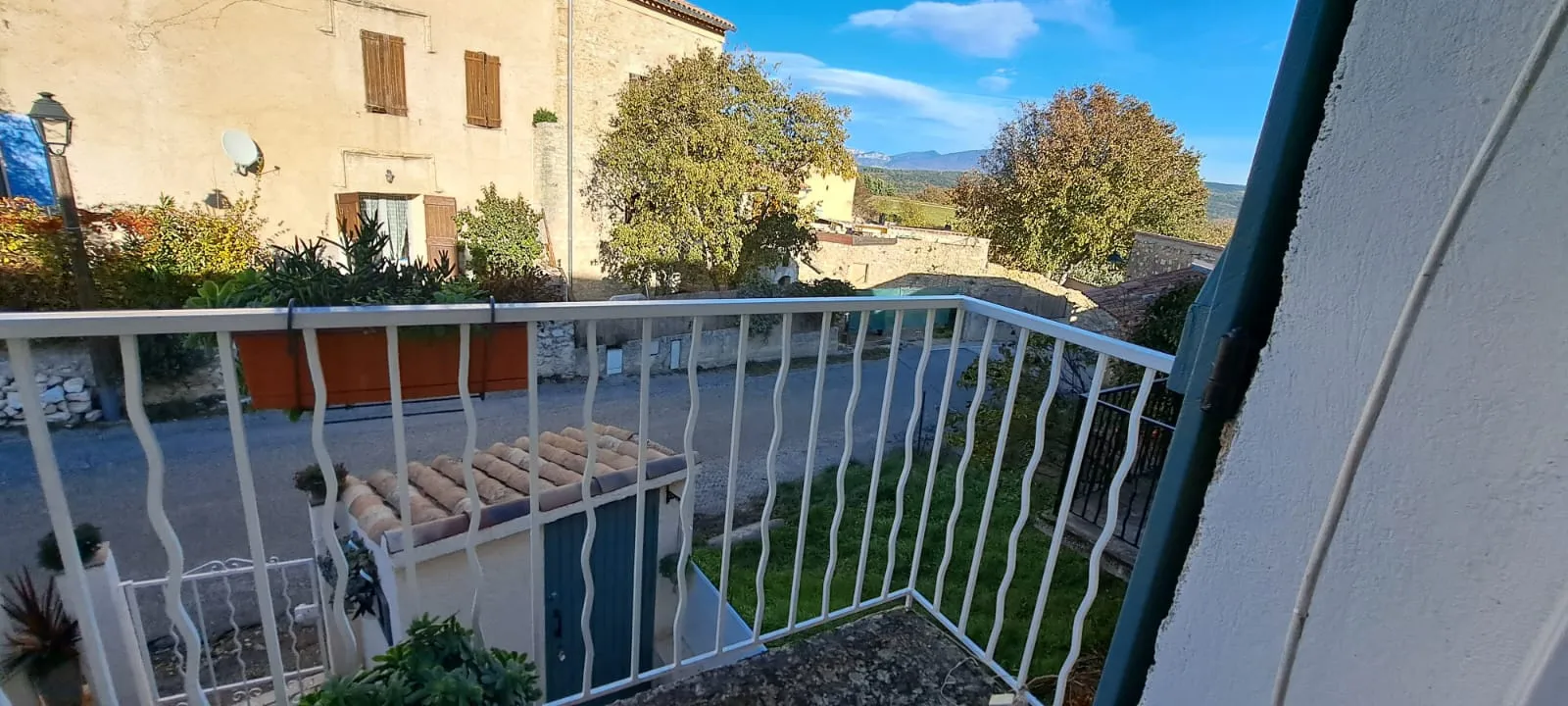 Maison rénovée avec terrasse et balcon à Saint Laurent du Verdon 