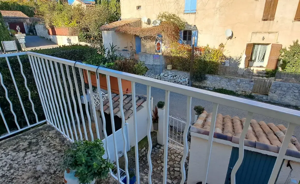 Maison rénovée avec terrasse et balcon à Saint Laurent du Verdon 