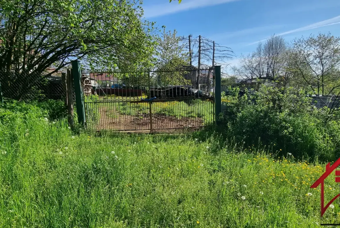 Terrain Constructible de 1247 m² à L'Hôpital du Grosbois 