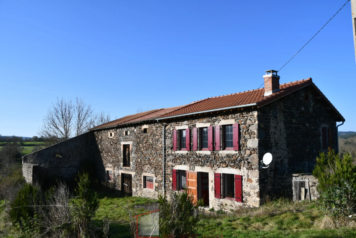 Ancien corps de ferme rénové à vendre à Céaux d'Allègre 