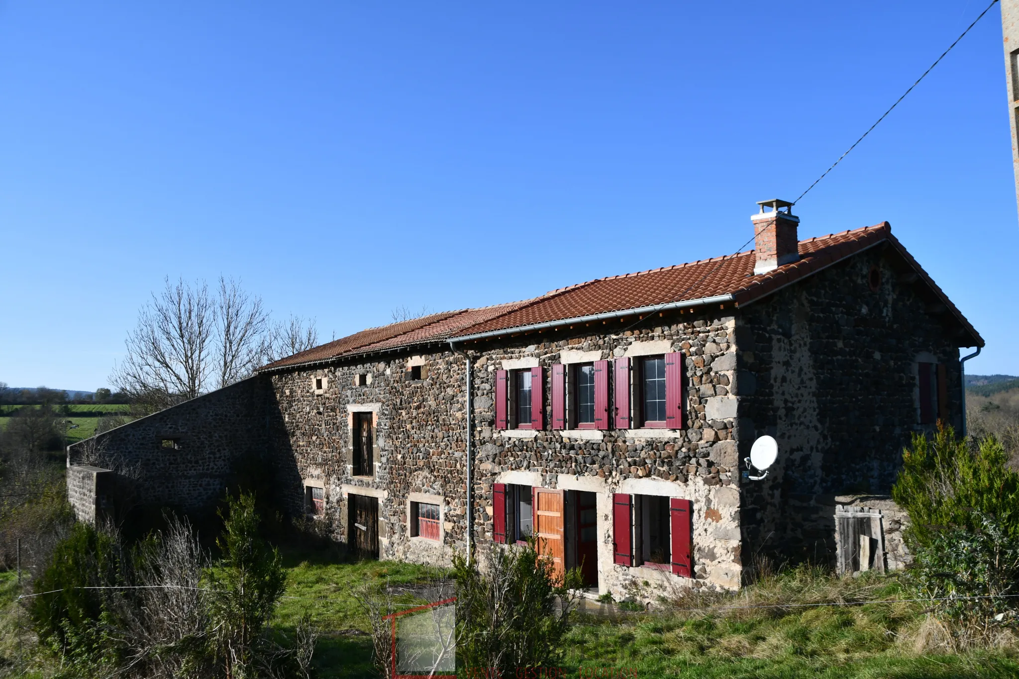 Ancien corps de ferme rénové à vendre à Céaux d'Allègre 