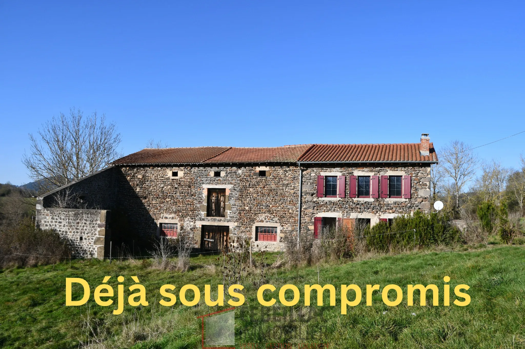 Ancien corps de ferme rénové à vendre à Céaux d'Allègre 