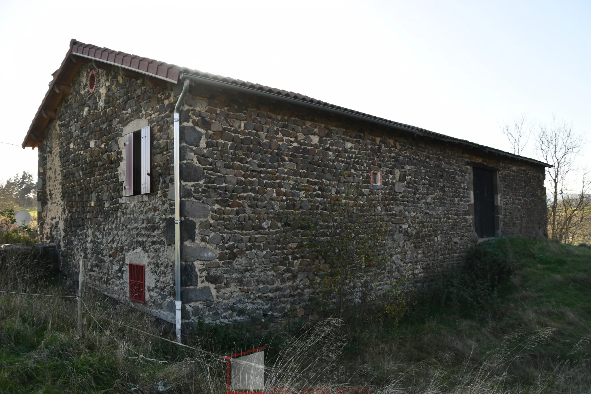 Ancien corps de ferme rénové à vendre à Céaux d'Allègre 