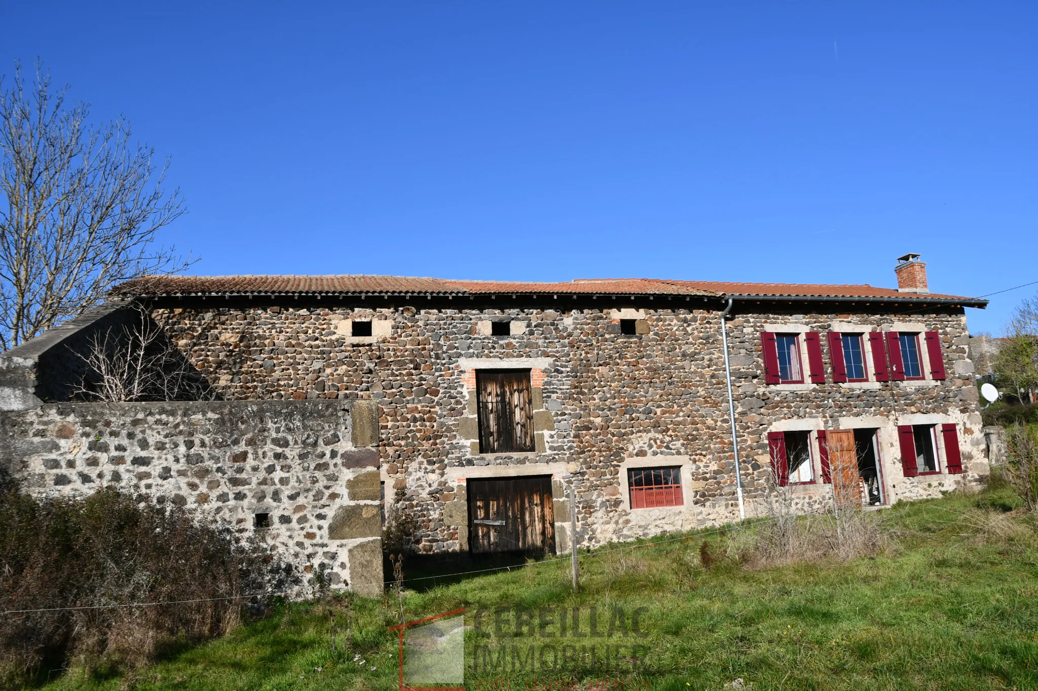 Ancien corps de ferme rénové à vendre à Céaux d'Allègre 