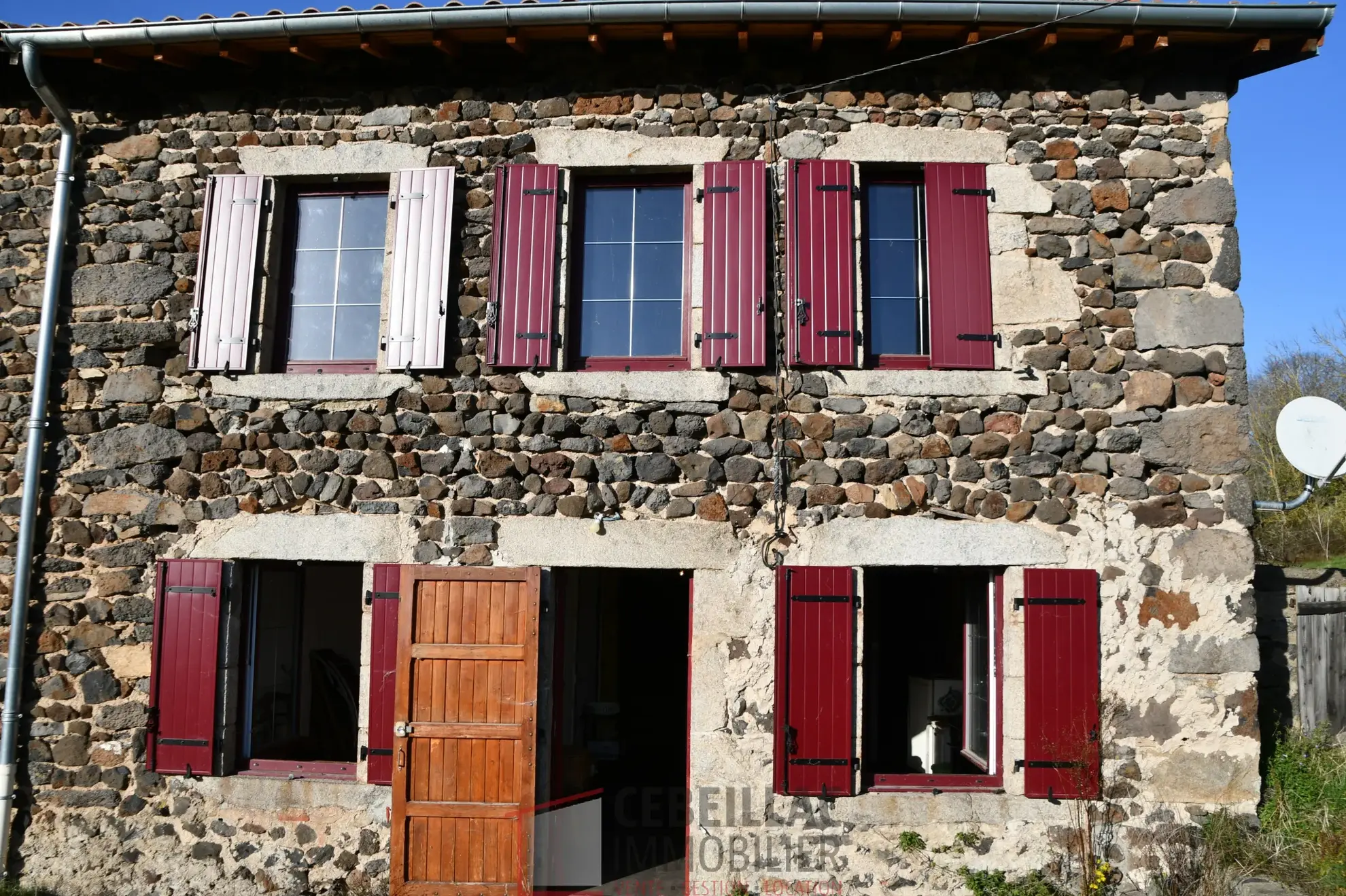 Ancien corps de ferme rénové à vendre à Céaux d'Allègre 