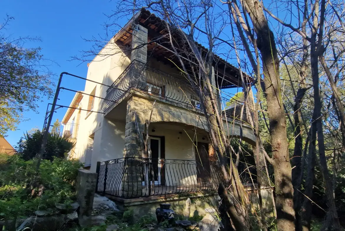 Maison de 127 m² avec garage à vendre à Pont Saint Esprit pour 175 000 € 