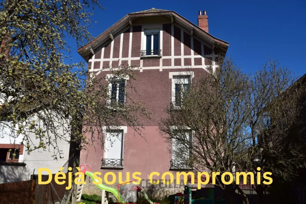 Maison à vendre à Arlanc avec deux appartements et garage