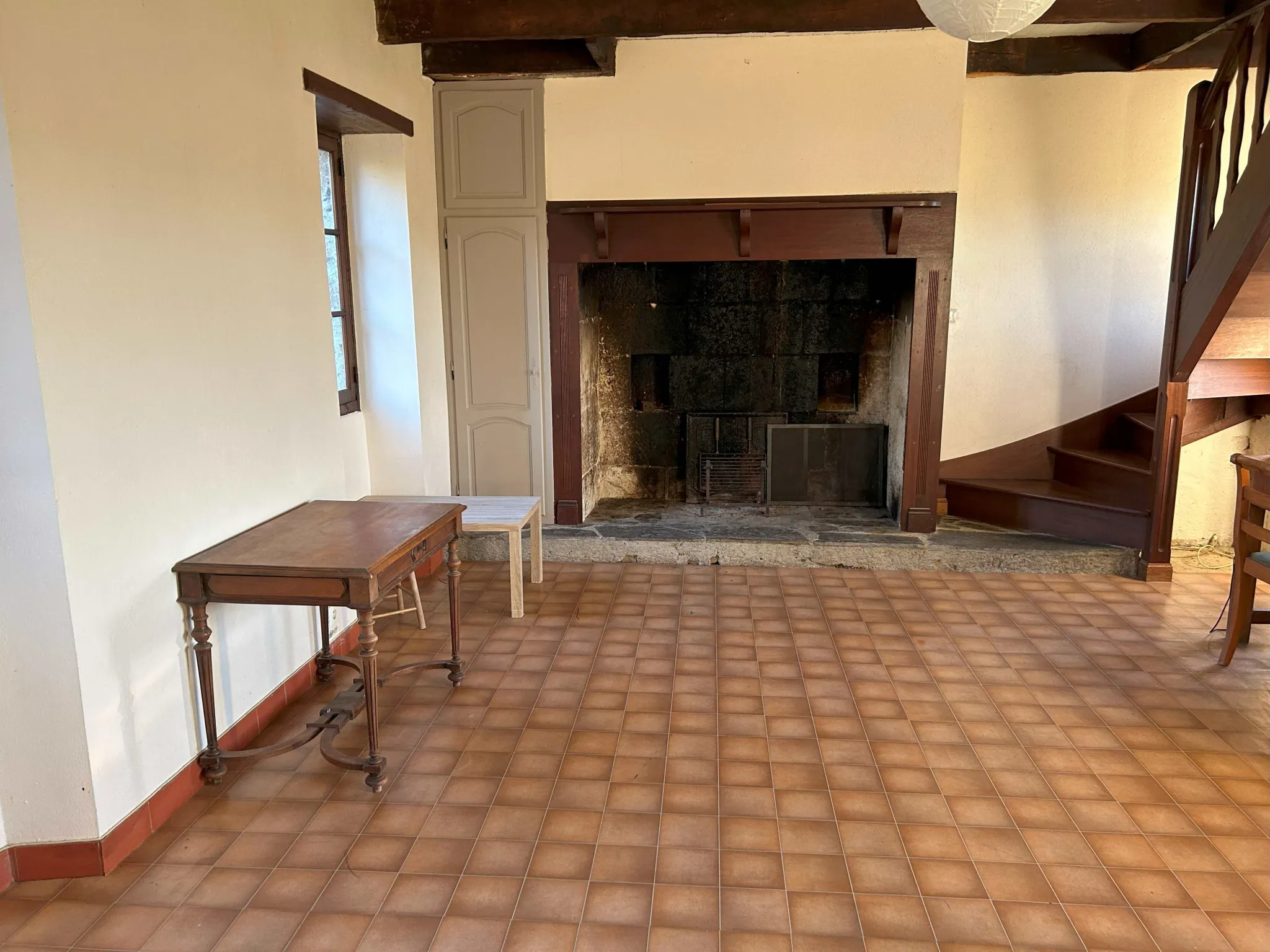 À vendre : Belle maison avec balcon et vue sur la campagne 