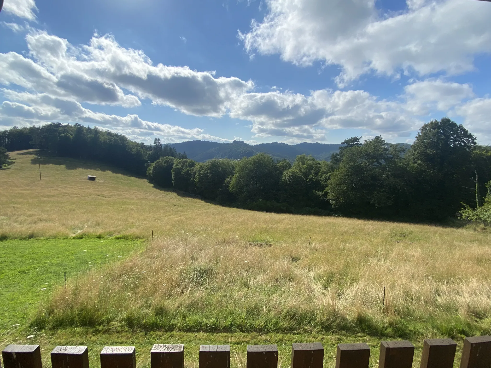 À vendre : Belle maison avec balcon et vue sur la campagne 