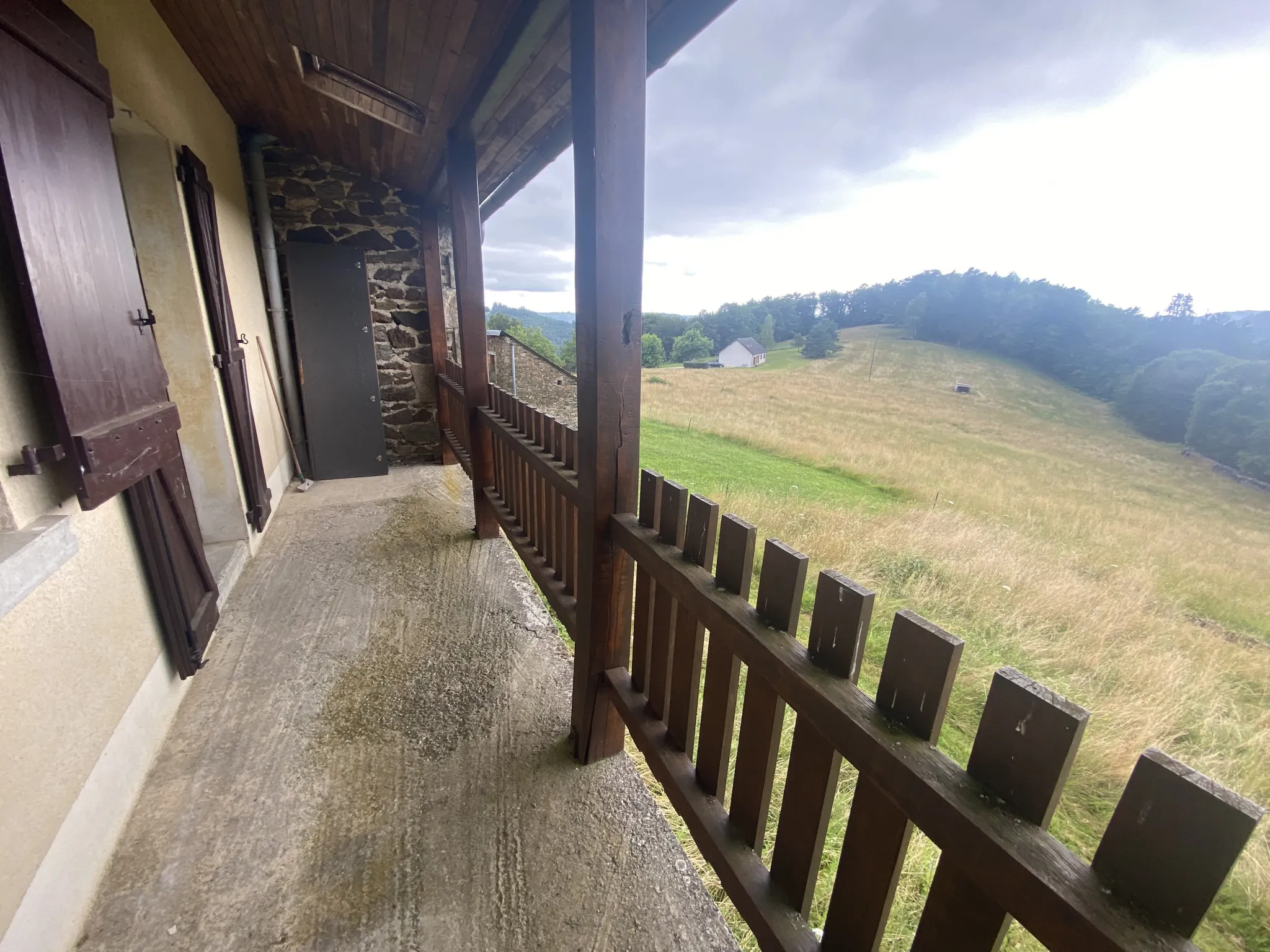 À vendre : Belle maison avec balcon et vue sur la campagne 