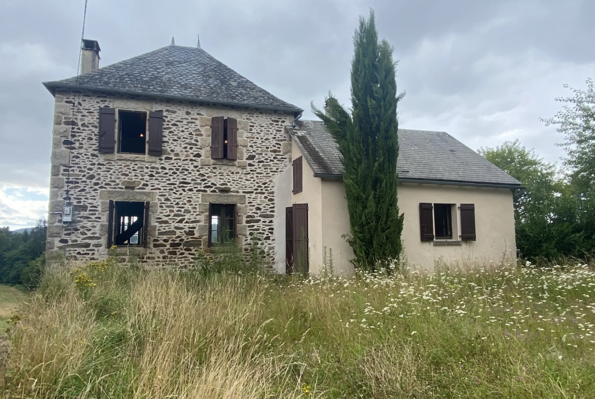 À vendre : Belle maison avec balcon et vue sur la campagne 