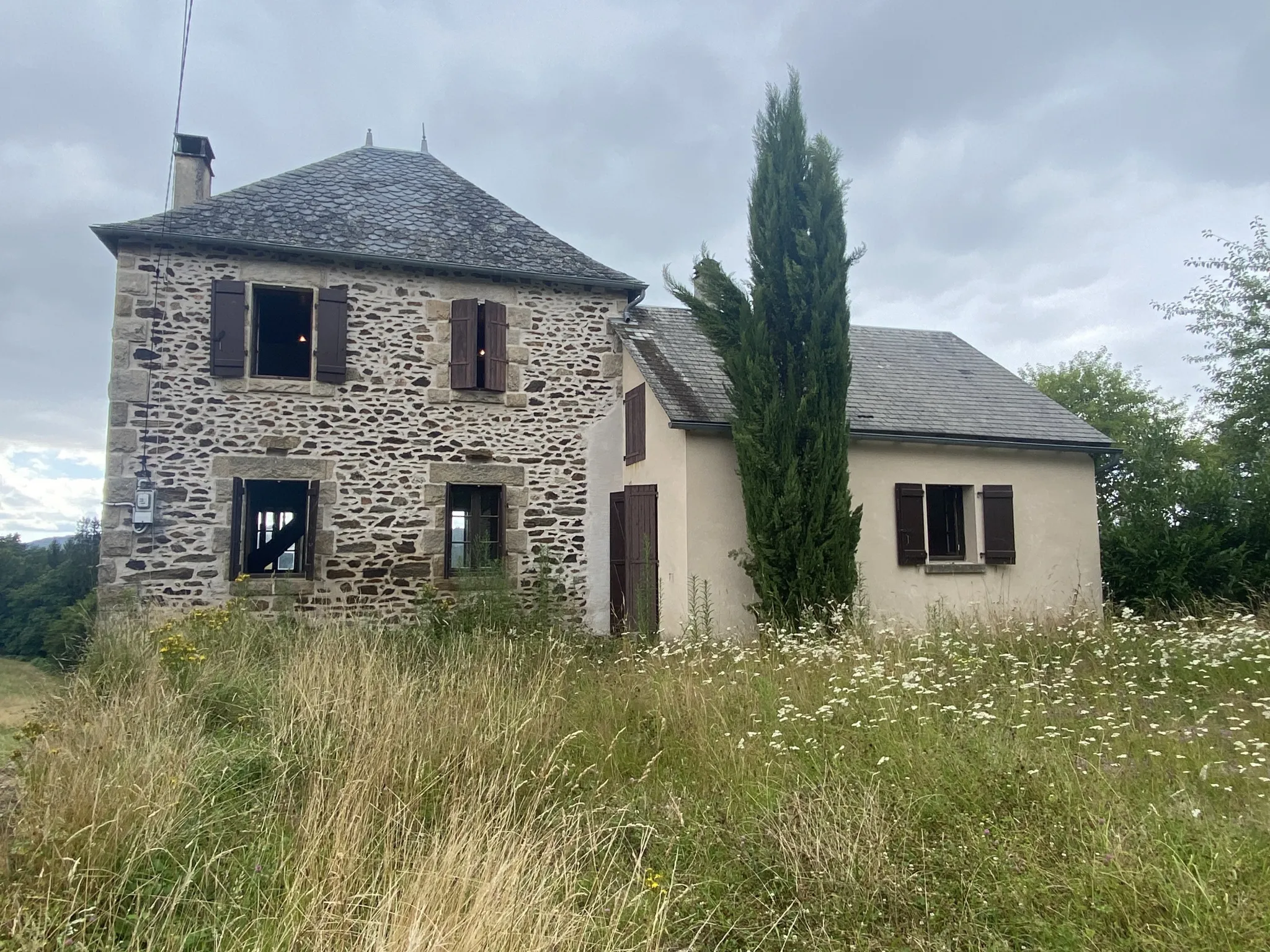 À vendre : Belle maison avec balcon et vue sur la campagne 