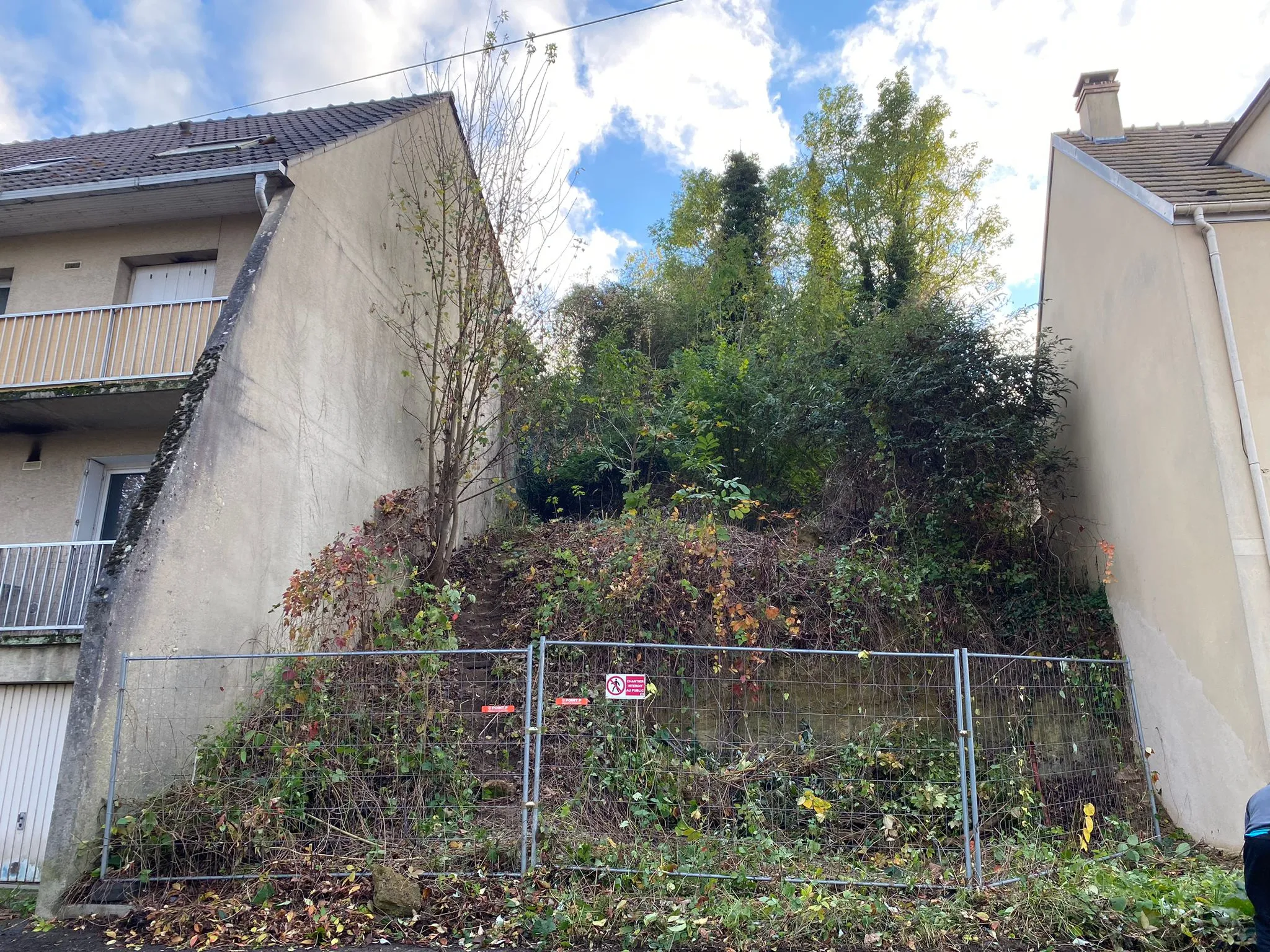 À Osny, terrain de 450 m² à vendre 