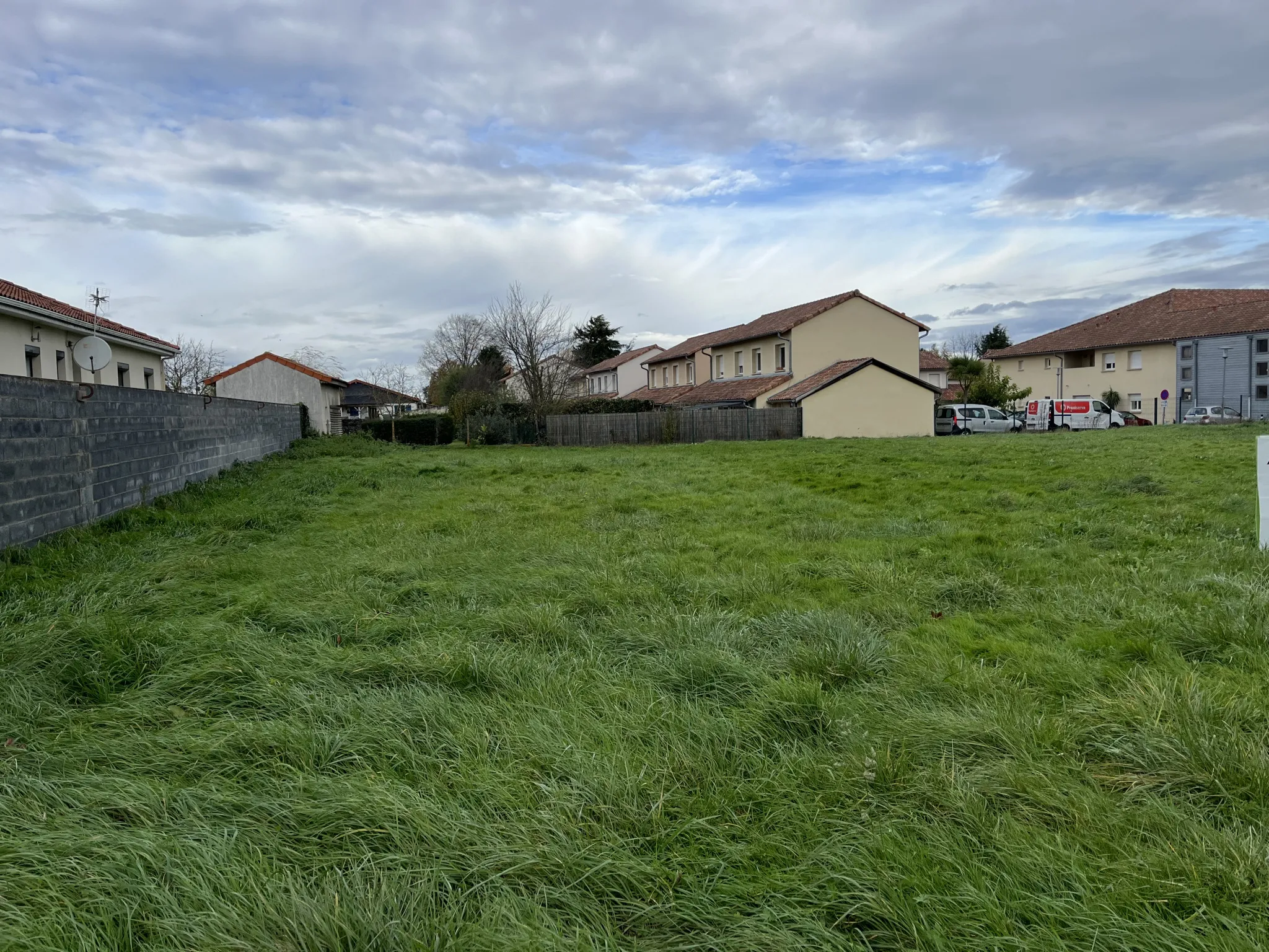 Terrain de 888m² à vendre à Bordères-Sur-L'Échez avec vue sur les Pyrénées 