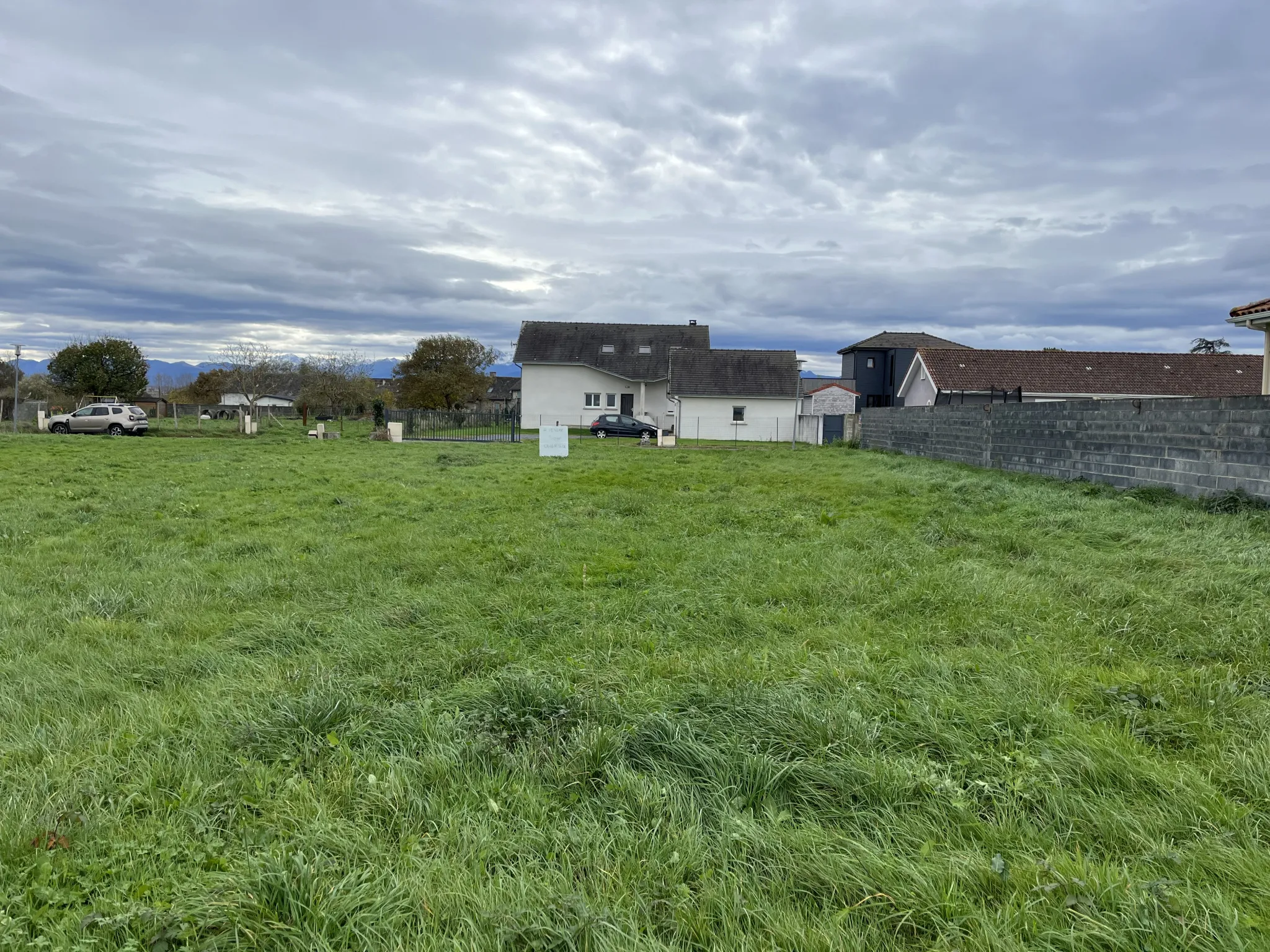 Terrain de 888m² à vendre à Bordères-Sur-L'Échez avec vue sur les Pyrénées 