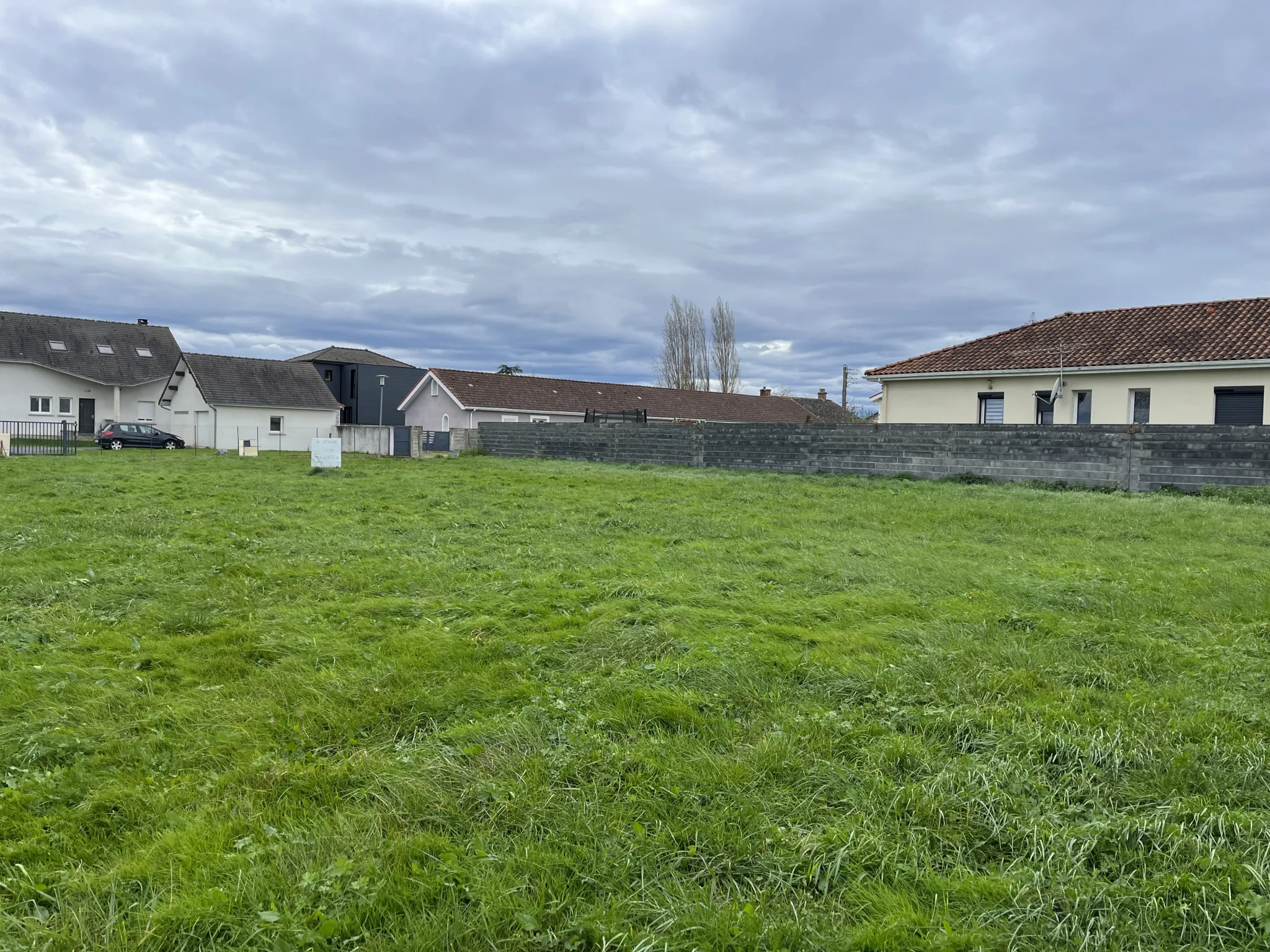 Terrain de 888m² à vendre à Bordères-Sur-L'Échez avec vue sur les Pyrénées 