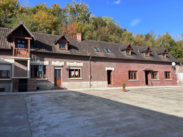 Longère avec deux maisons à 35 min d'Amiens à Airaines