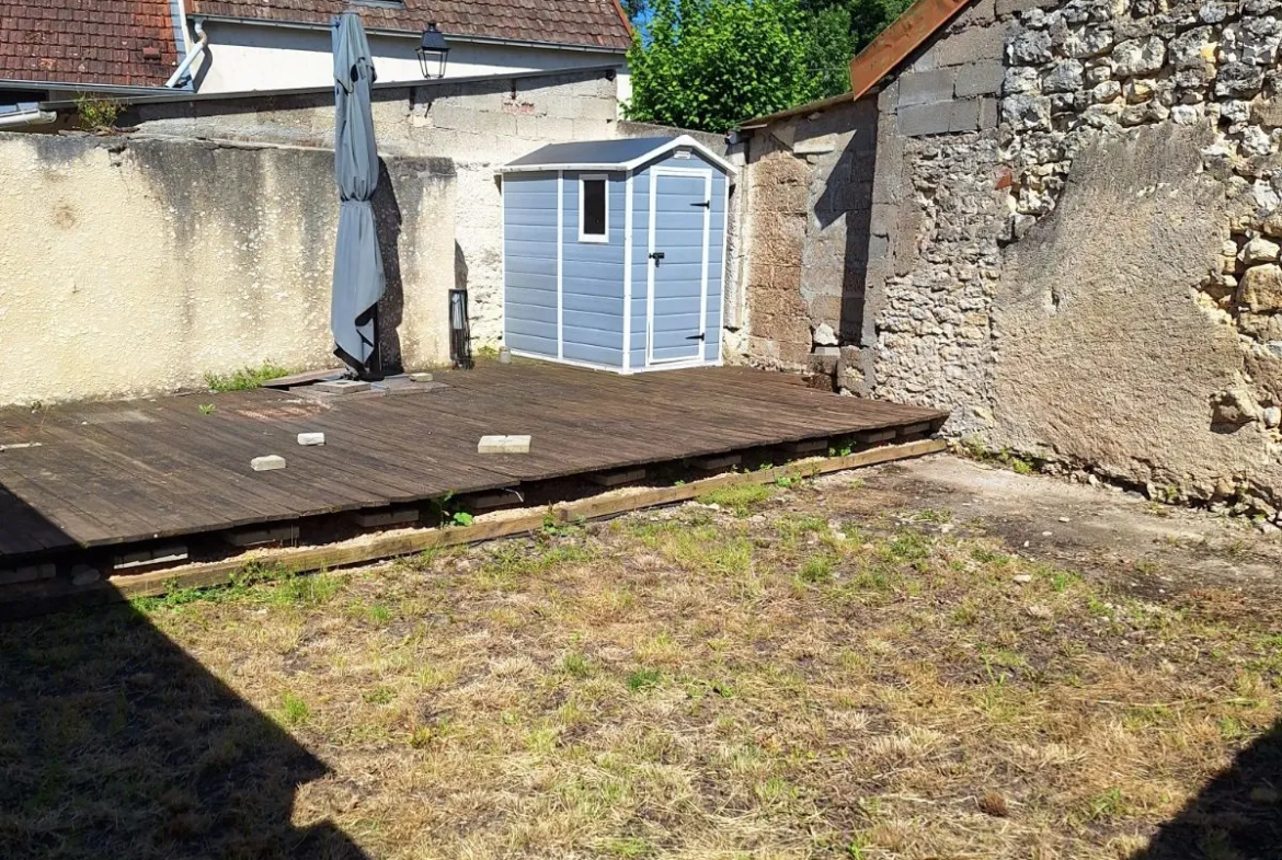 Bel appartement au rez-de-chaussée avec jardin à Arc les Gray 