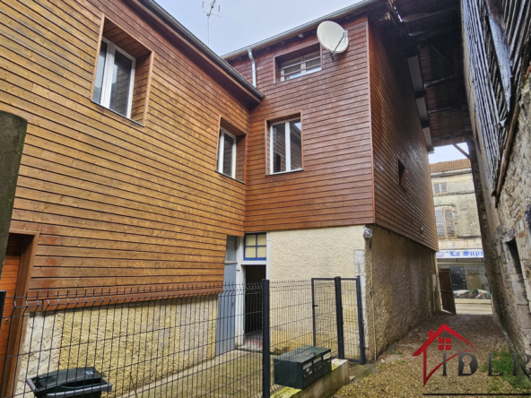 Immeuble avec Local Commercial et Appartements à Vendre à Wassy