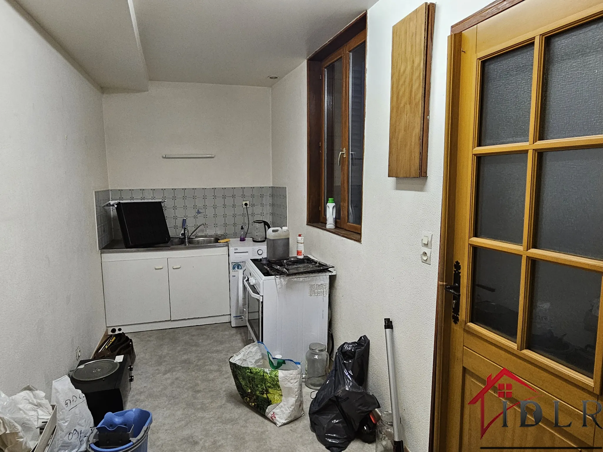 Immeuble avec Local Commercial et Appartements à Vendre à Wassy 