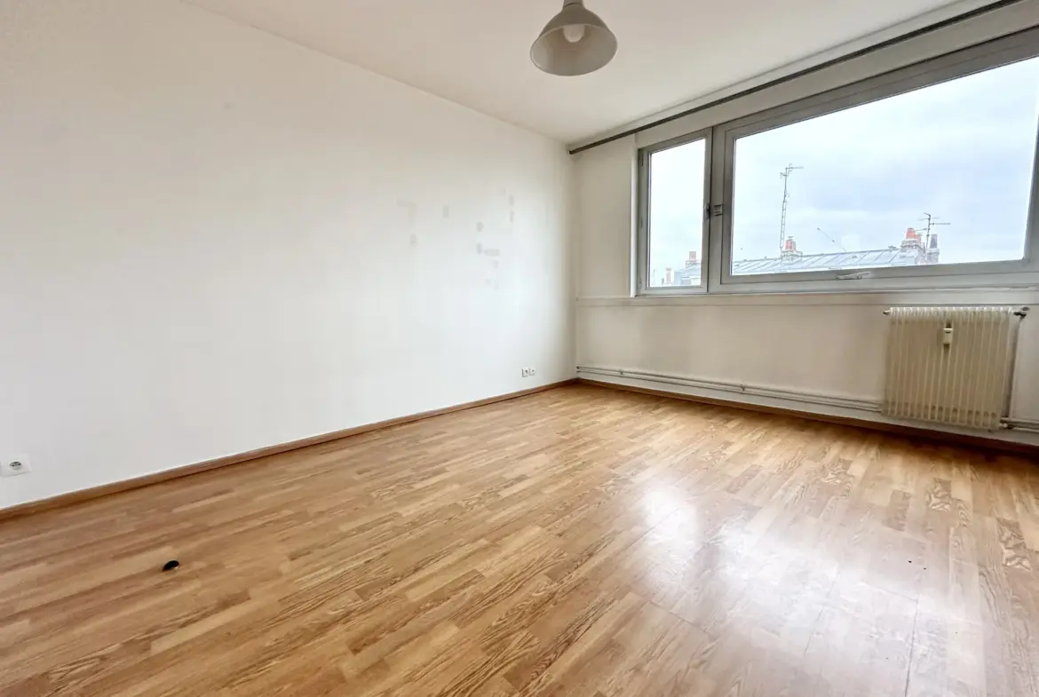 À vendre : Grand studio lumineux à Lille Solférino 