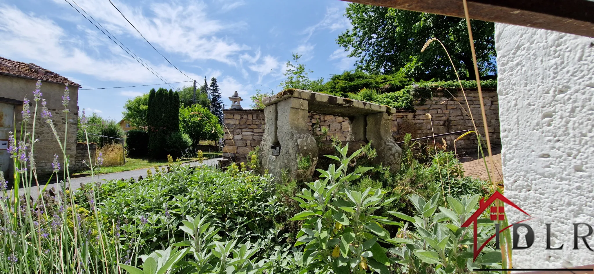 Maison de 1858 meublée à Voisey, Haute-Marne 