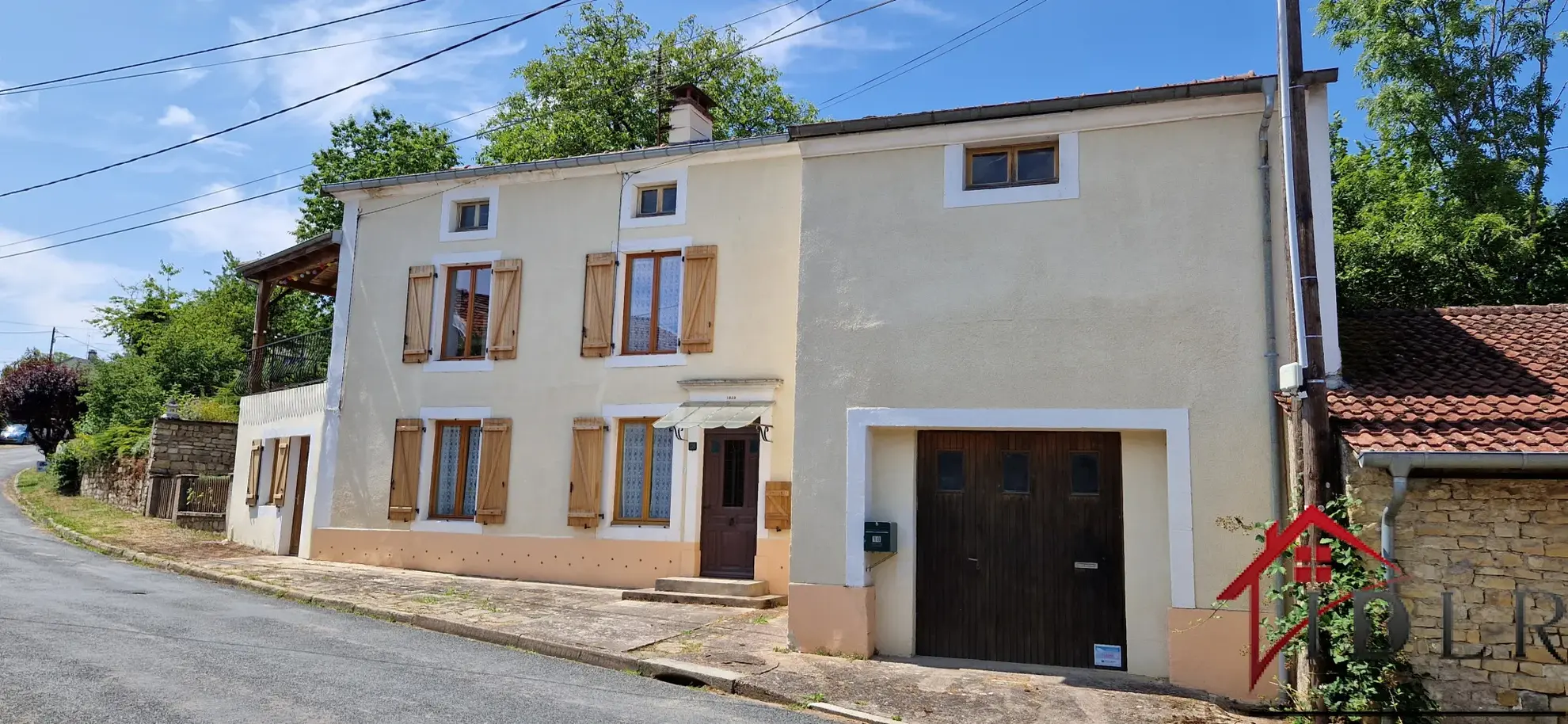 Maison de 1858 meublée à Voisey, Haute-Marne 