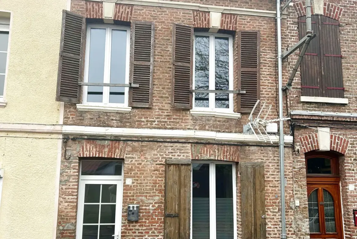 Maison de ville à vendre à Abbeville - 3 chambres, cour, investissez maintenant! 