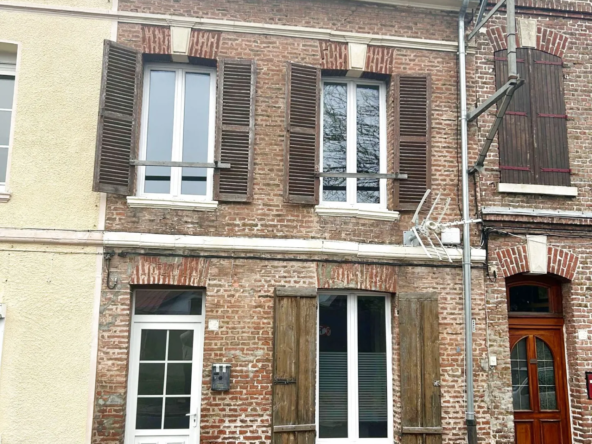 Maison de ville à vendre à Abbeville - 3 chambres, cour, investissez maintenant!