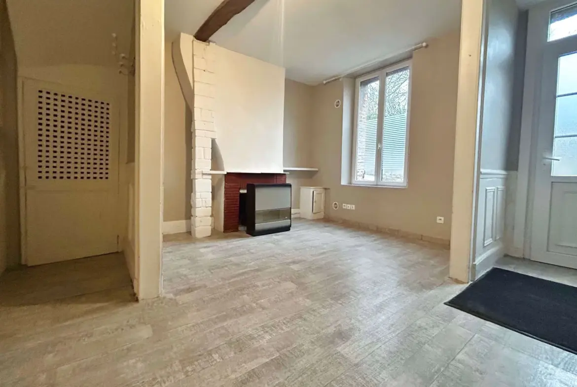 Maison de ville à vendre à Abbeville - 3 chambres, cour, investissez maintenant! 