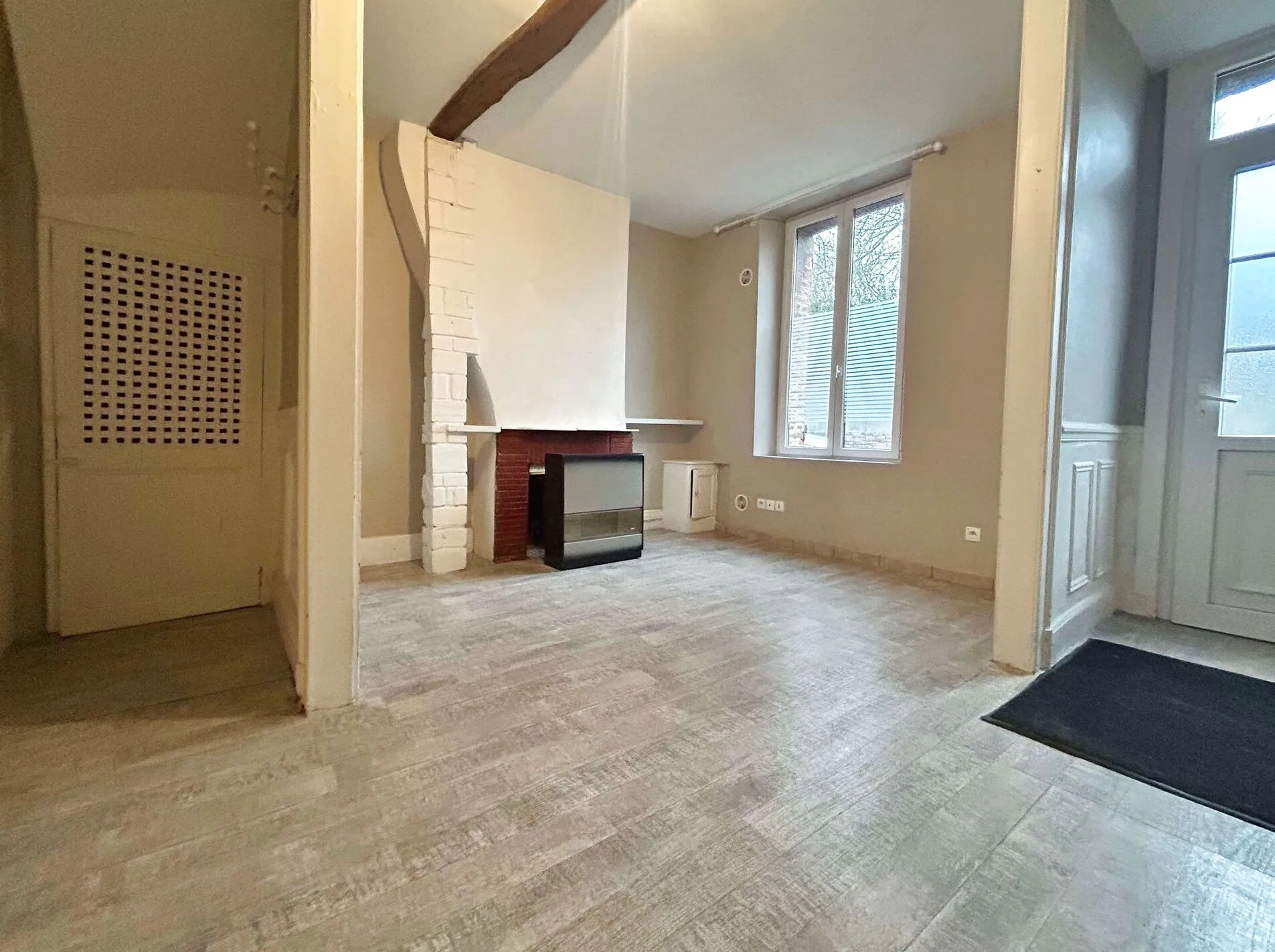 Maison de ville à vendre à Abbeville - 3 chambres, cour, investissez maintenant! 