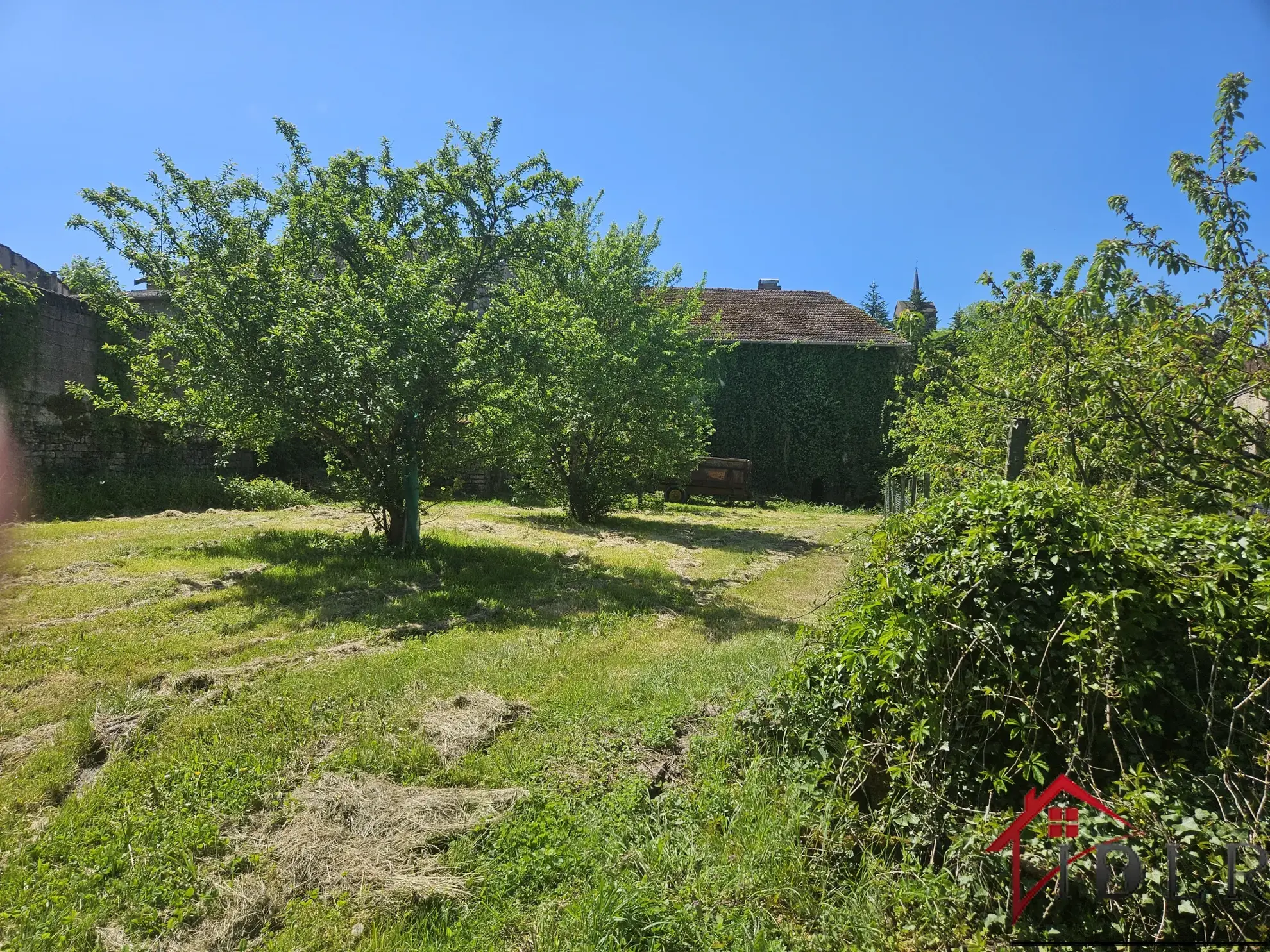 Ensemble immobilier comprenant 2 habitations sur un terrain de 1520 m² à Villars-Saint-Marcellin 