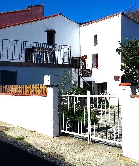 À vendre : Maison de village avec jardin à Maureillas les Illas 