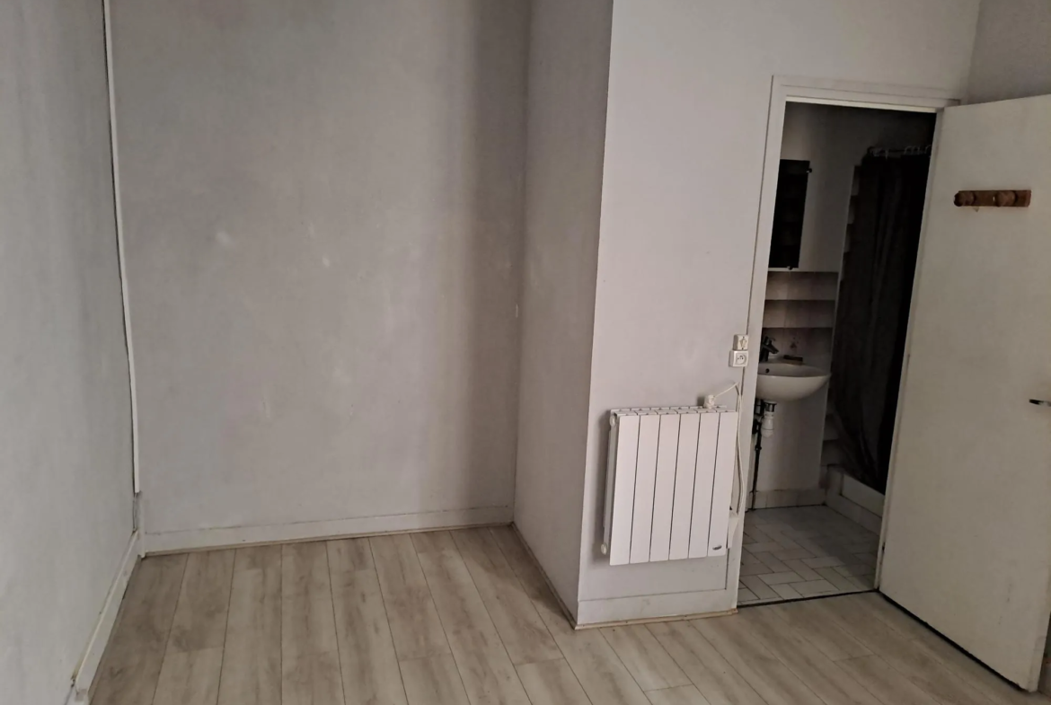 Appartement T2 à rénover à Paris - Rue Santos Dumont 