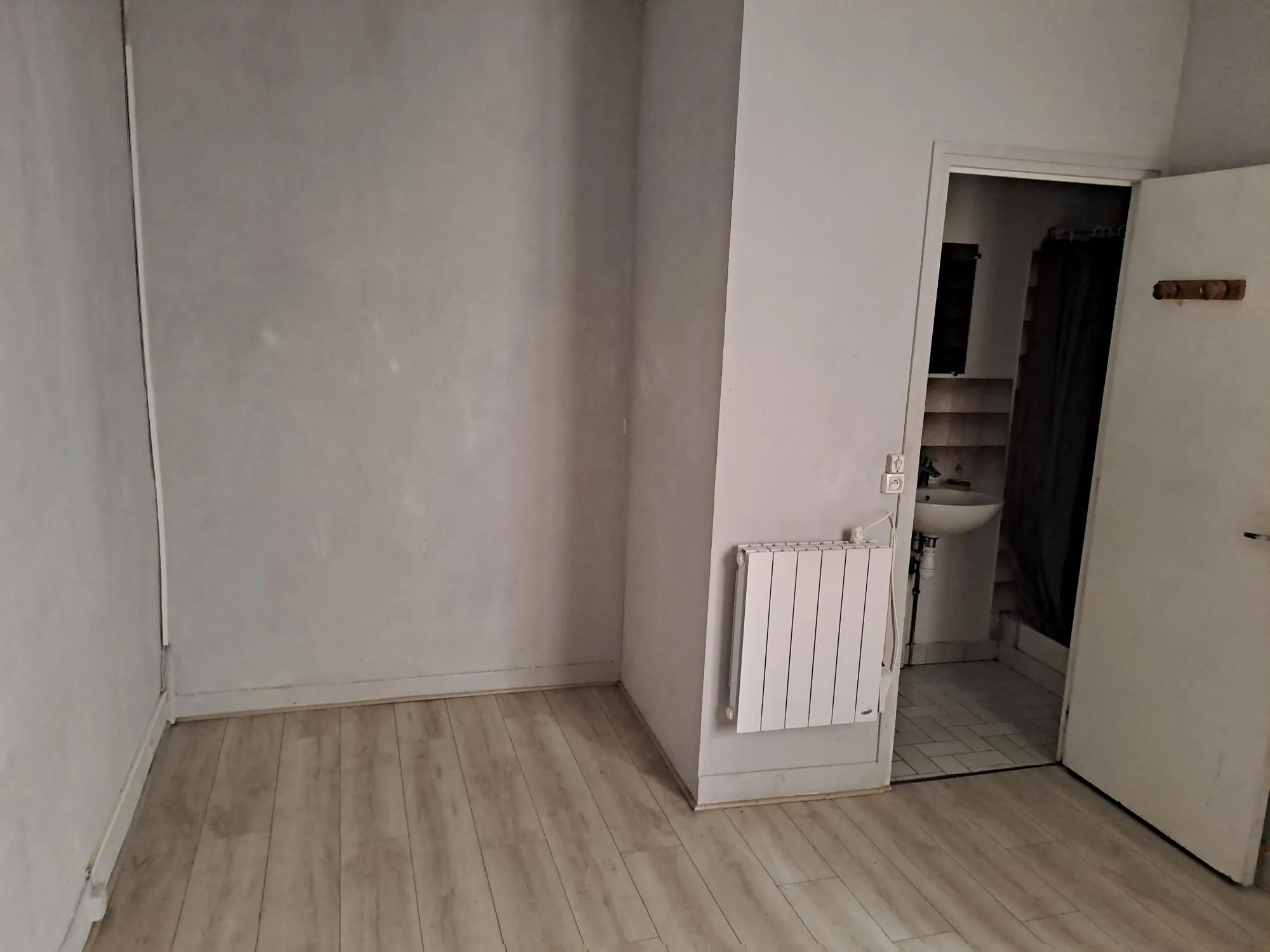 Appartement T2 à rénover à Paris - Rue Santos Dumont 