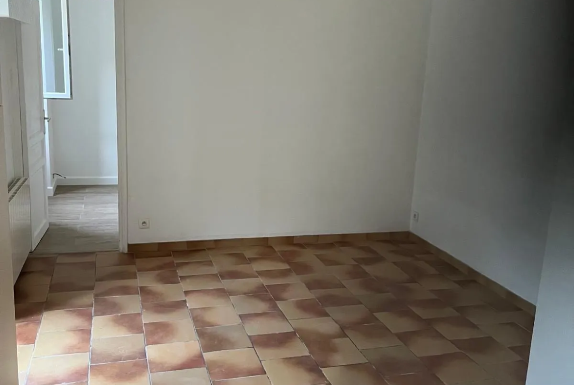 Appartement T2 à Étampes avec Parking et Terrasse 