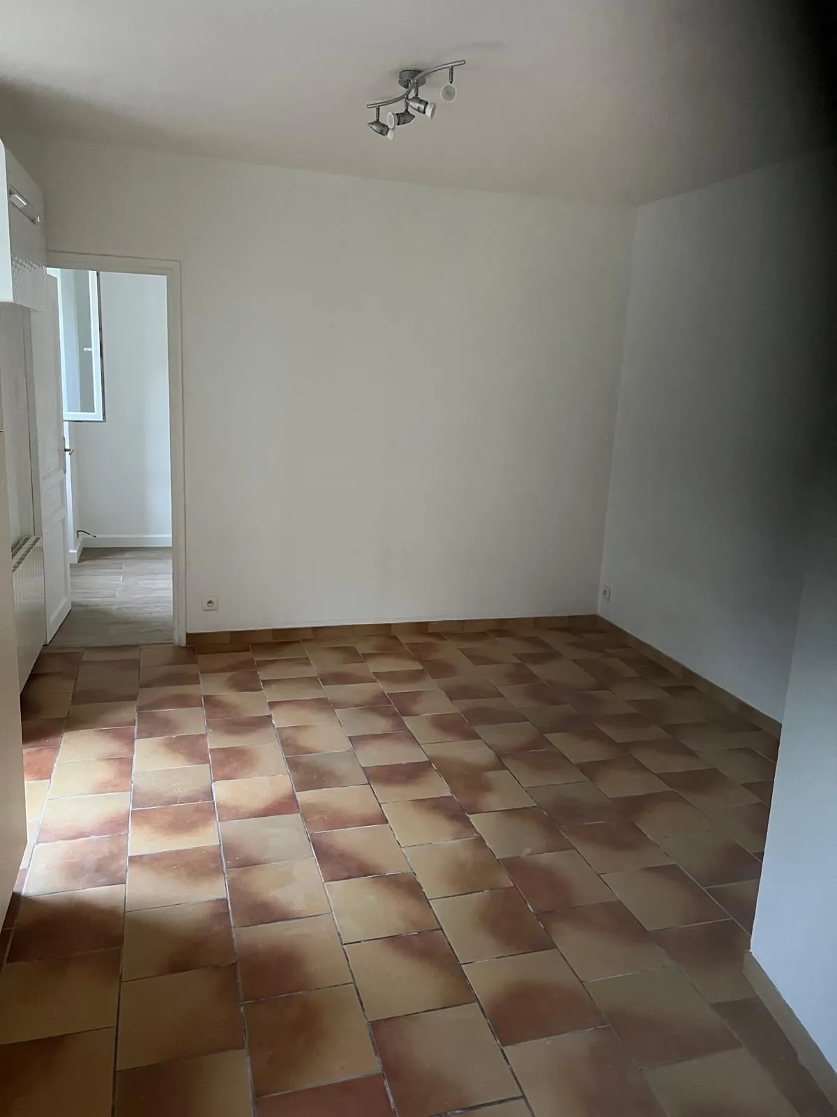 Appartement T2 à Étampes avec Parking et Terrasse 