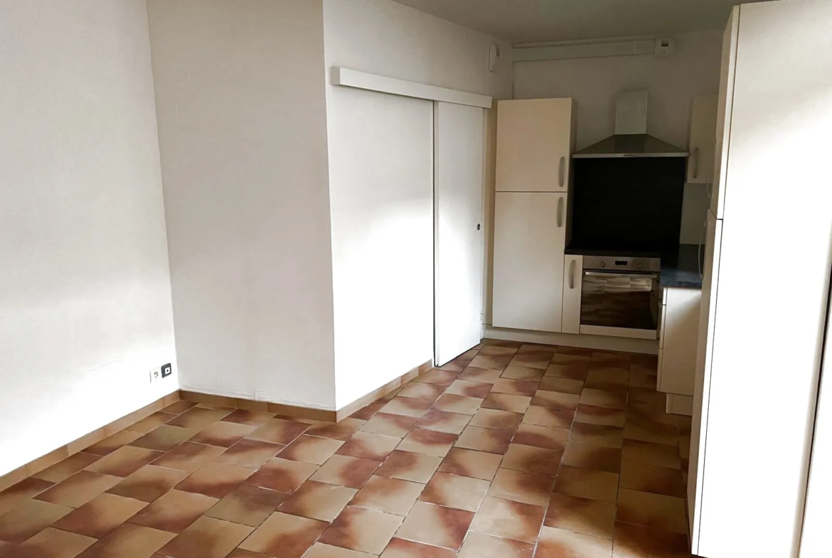 Appartement T2 à Étampes avec Parking et Terrasse 