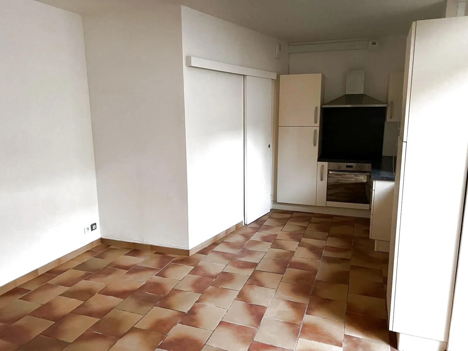 Appartement T2 à Étampes avec Parking et Terrasse 