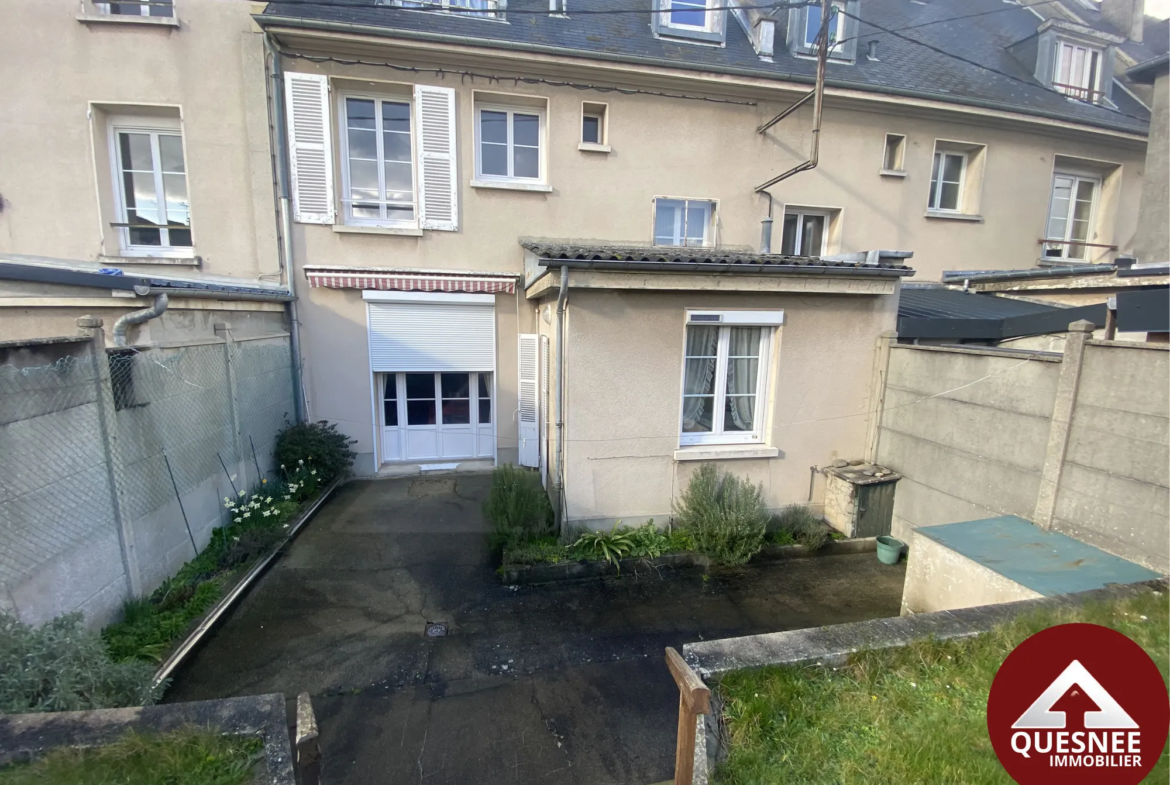 Maison d'Habitation avec Local Commercial à Villers-Bocage - 299 000 € 