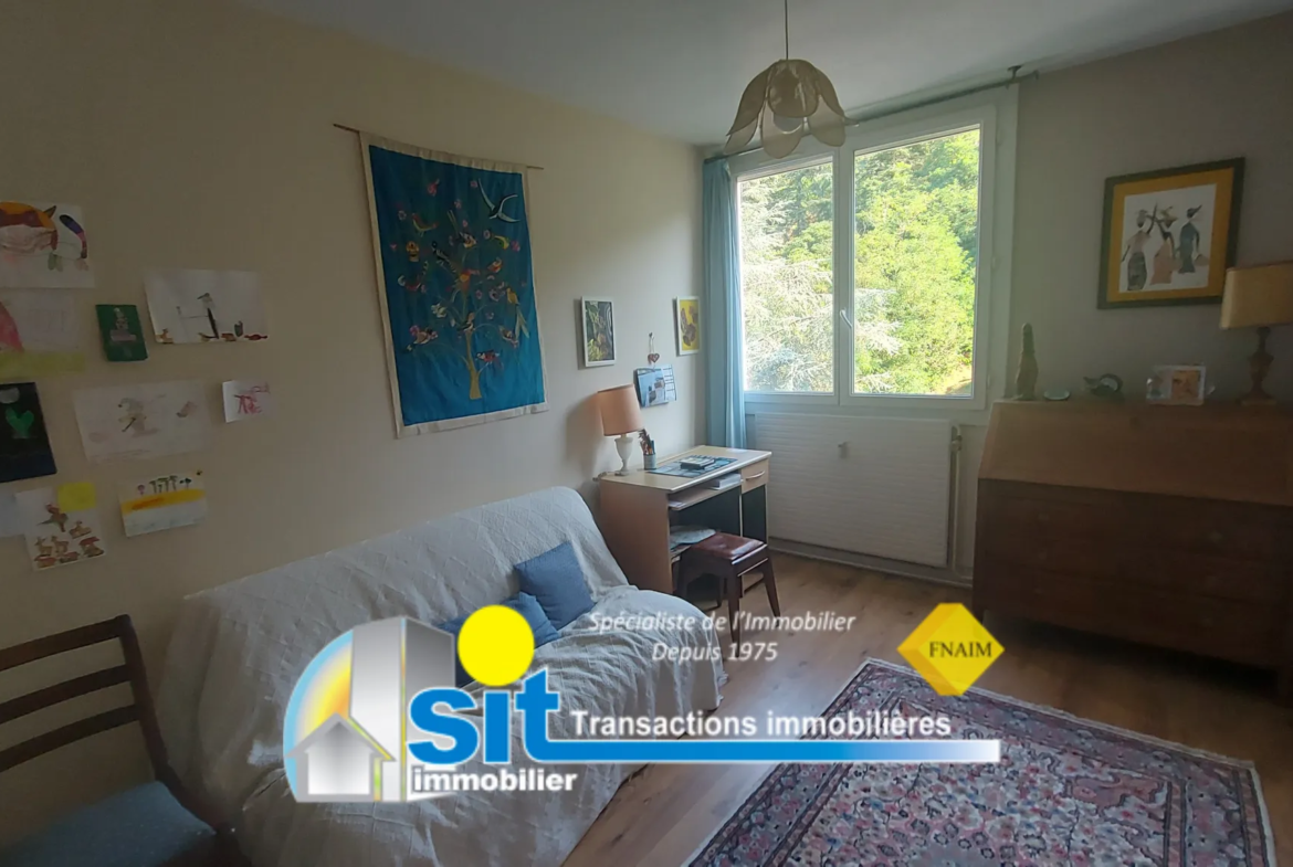 Appartement T4 dernier étage avec garage et balcon à Vienne 