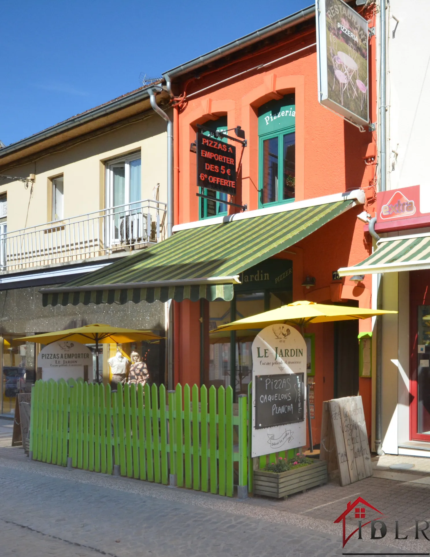 Immeuble avec Pizzéria et Appartement à Bourbonne Les Bains 