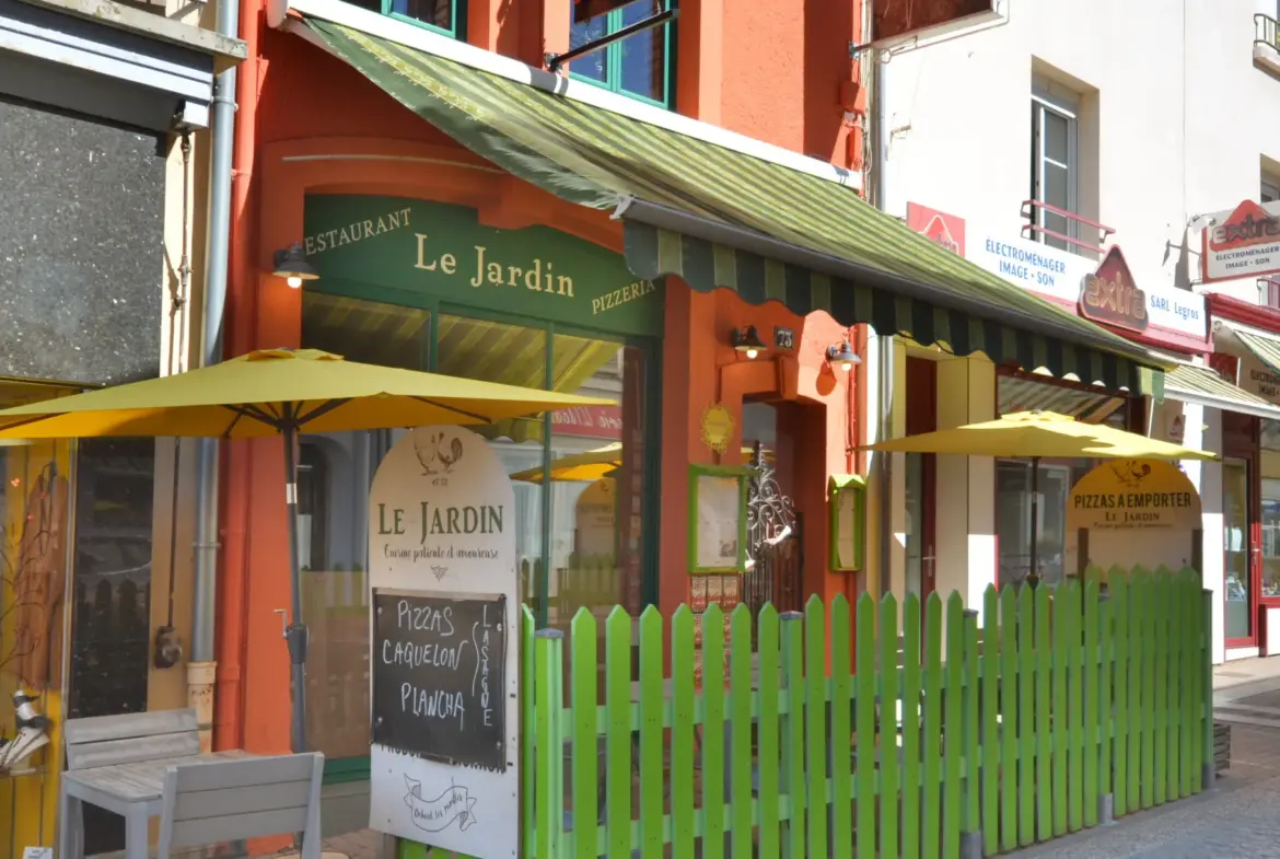 Immeuble avec Pizzéria et Appartement à Bourbonne Les Bains 