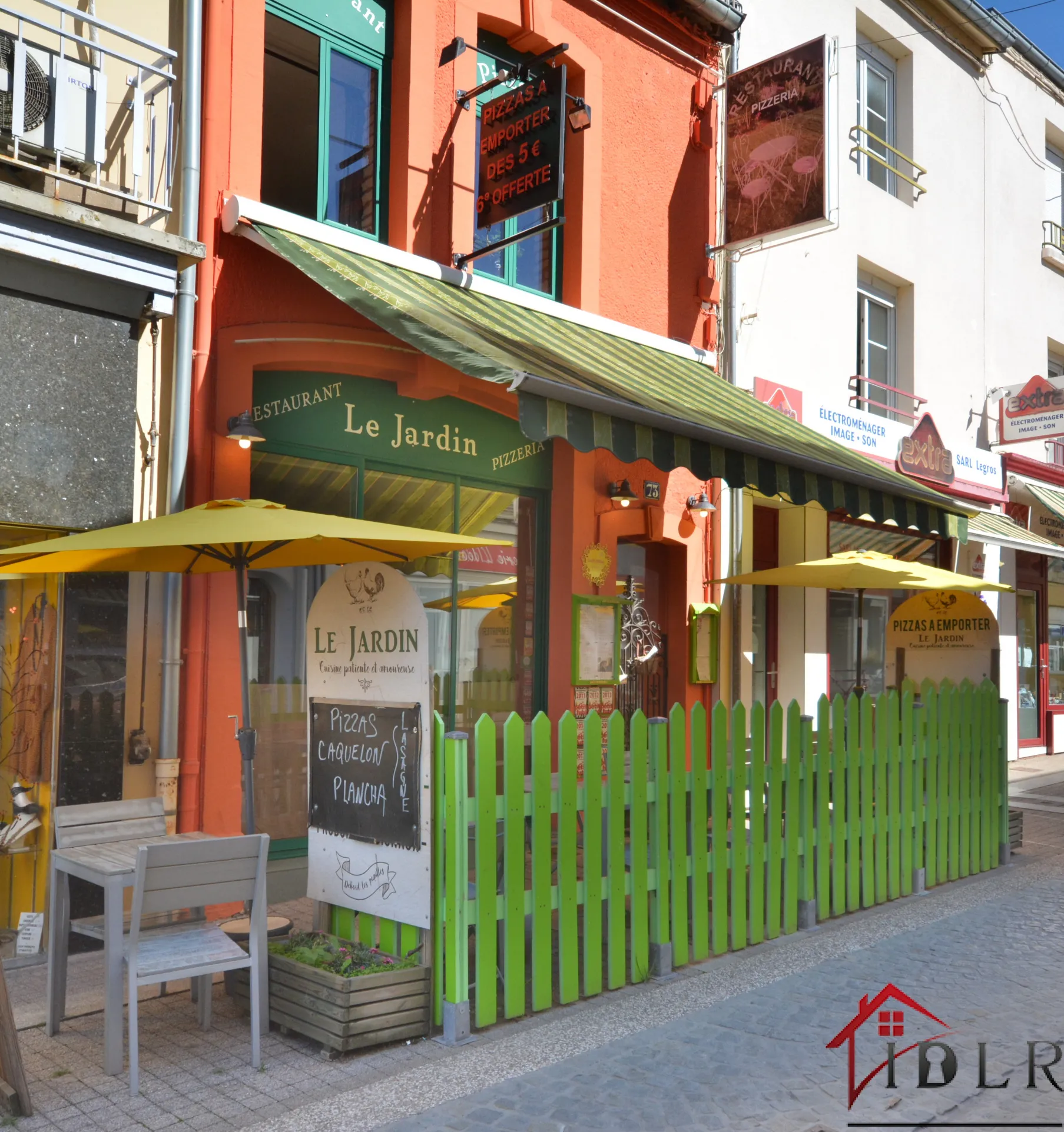 Immeuble avec Pizzéria et Appartement à Bourbonne Les Bains 